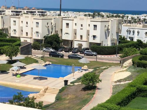 شاليه بقرية امواج الساحل الشمالي 3 غرفة Amwaj North Coast, El Alamein