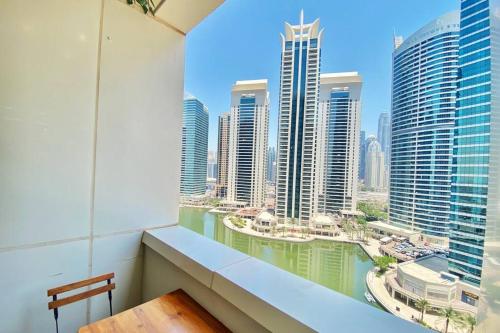Marina Plus Lovely 3B Home with 3 Full bath METRO