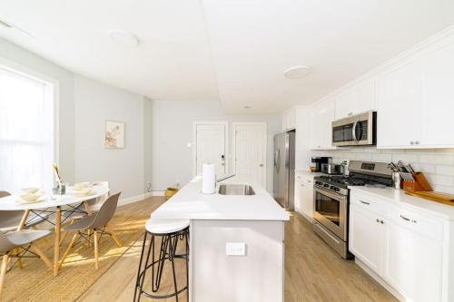 Sunshine Central - Yale 3BR Prking Wshr/Dryr in New Haven, USA