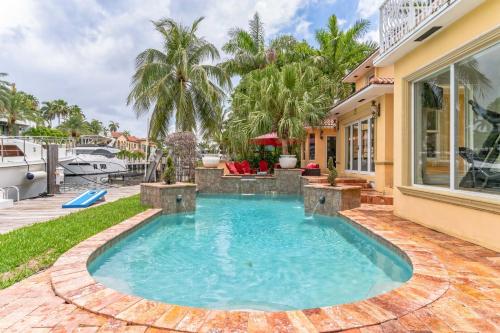 Luxury Waterfront Villa with Pool in Fort Lauderdale, USA