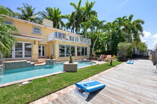 Luxury Waterfront Villa with Pool in Fort Lauderdale, USA