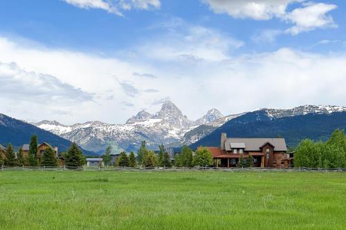The Ravens Nest - Main House and Bunk House in Driggs, USA