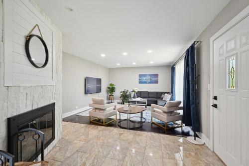 Charming Contemporary Family Home home in Glenview