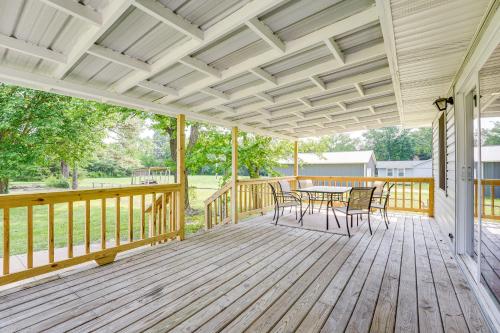 Pet-Friendly Shell Knob Retreat with Deck and Grill!