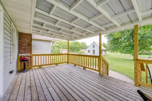 Pet-Friendly Shell Knob Retreat with Deck and Grill!