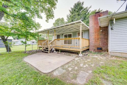 Pet-Friendly Shell Knob Retreat with Deck and Grill!