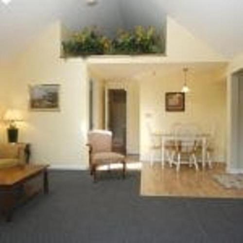 2 bedrooms, 4 beds
