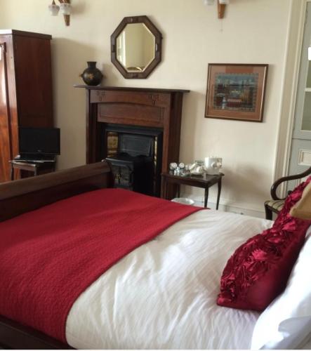 Hunters Guest House - image 13