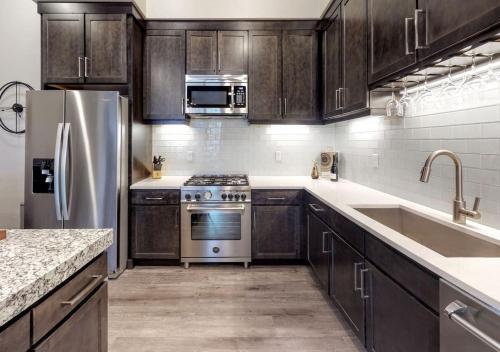 Luxury Condo and Heated Pool in Spanish Valley, USA