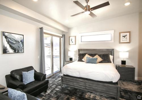 Luxury Condo and Heated Pool in Spanish Valley, USA
