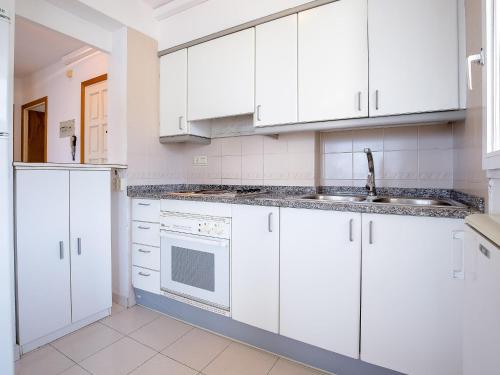 Ático en Primera Línea para 6 con Terraza y Piscina Común - ES-228-60 (Atico en Primera Linea para 6 con Terraza y Piscina Comun - ES-228-60) in Puerto de la Selva