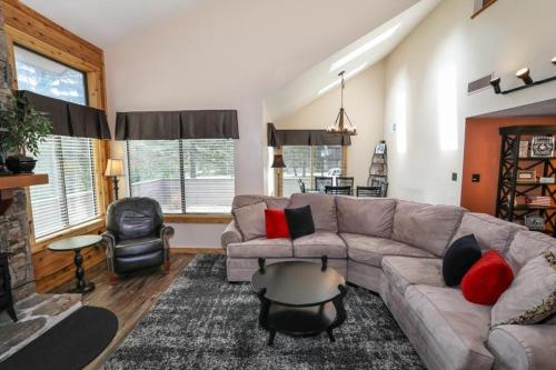 Seven Springs 2 BR Premium Condo, Walk to Slopes condo thumb 2