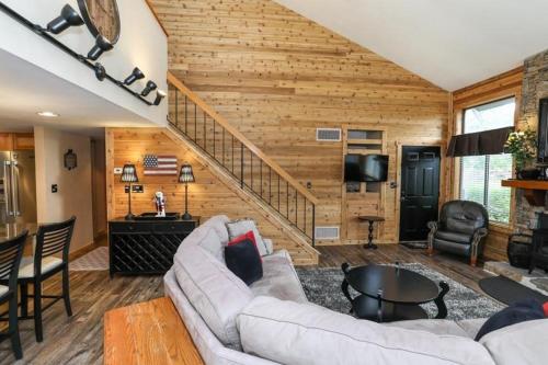Seven Springs 2 BR Premium Condo, Walk to Slopes condo detail