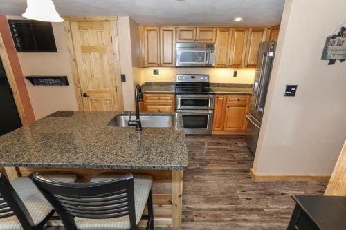 Seven Springs 2 BR Premium Condo, Walk to Slopes condo detail