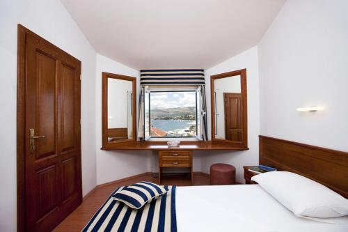 Apartment Deluxe with Balcony and Sea View