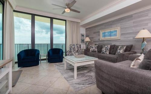 Three-Bedroom Apartment room in Phoenix IX 1105 condo