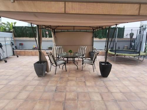 Precioso apartamento reformado con terraza, 4 habs