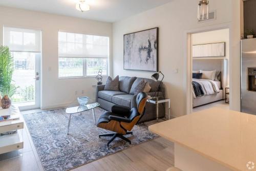 Iris at Aviara Green Modern Apartment and Pool in Greenacres City, USA