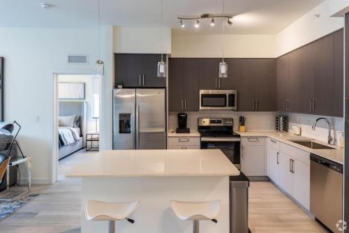 Iris at Aviara Green Modern Apartment and Pool in Greenacres City, USA