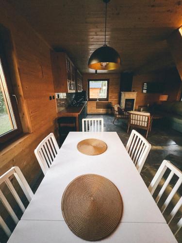 Létesítmények, U Progu Lasu in Steklin