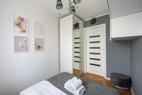 Wola Okopowa Luxury Apartment by BookingHost, Варшава (фото 6)