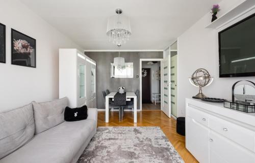 Wola Okopowa Luxury Apartment by BookingHost, Варшава (фото 7)