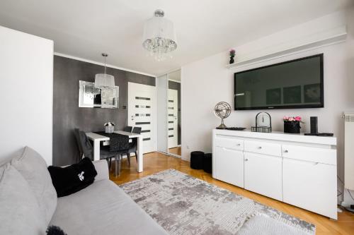 Wola Okopowa Luxury Apartment by BookingHost, Варшава (фото 10)