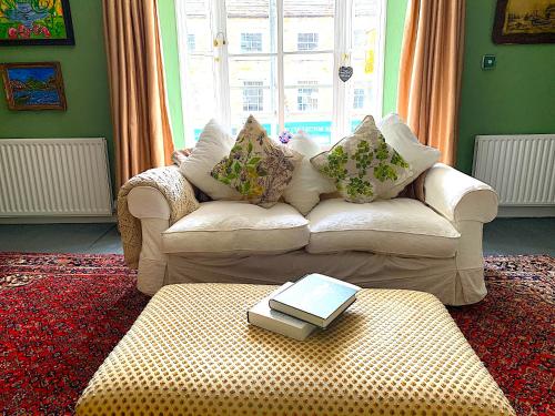 Spacious Georgian Apartment, Central Barnard Castle.