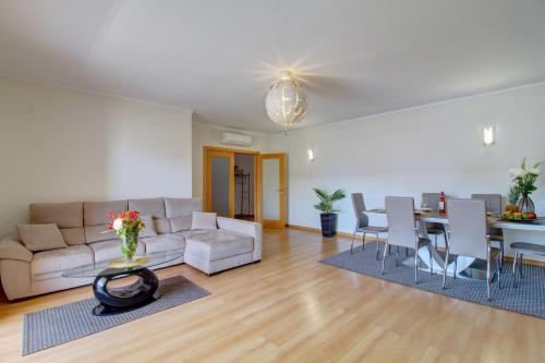 Rooftop pool, 200m from sea, city center in Olhao