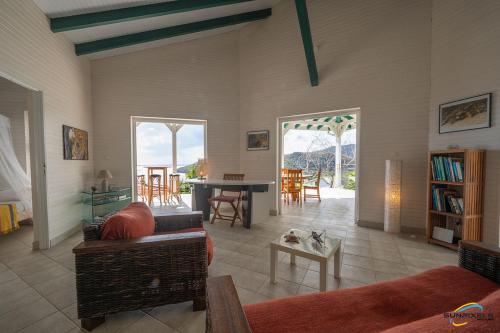 Villa La Lady 8, 300 m de la plage, vue mer à 180° (Villa La Lady 8, 300 m de la plage, vue mer a 180°) in Les Anses-d'Arlet