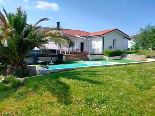 Jolie villa T5 tout confort avec piscine/jardin