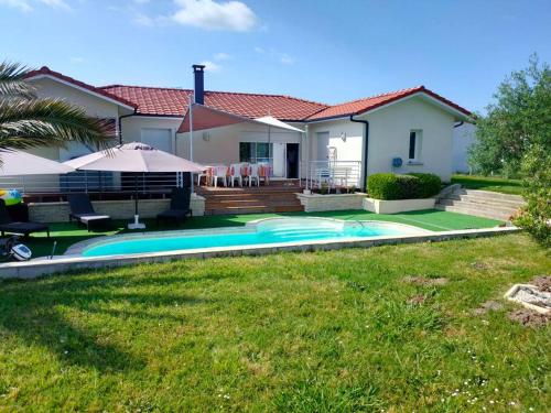 Jolie villa T5 tout confort avec piscine/jardin