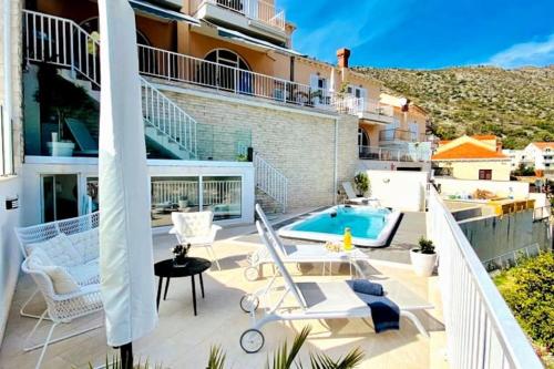 Villa Ansay with heated Swim Spa pool and sea view