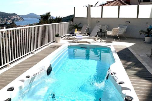 Villa Ansay with heated Swim Spa pool and sea view