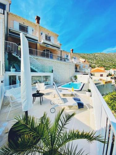 Villa Ansay with heated Swim Spa pool and sea view