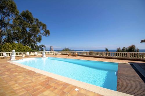 Villa with pool and exceptional sea view