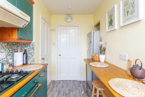 Bright & Spacious Double Room with Garden View- Close to Airport & City Centre, Edynburg (zdjęcie 9)