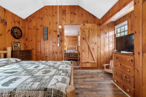 Hide-A-Way Waterfront Cottages