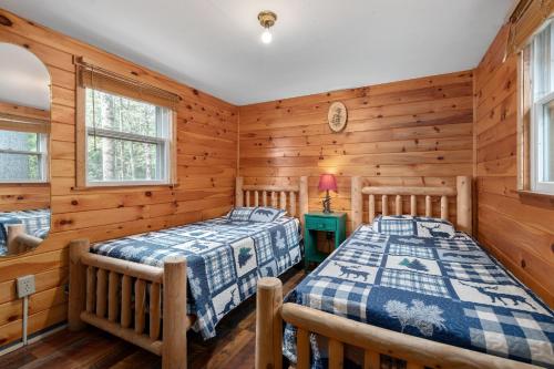 Hide-A-Way Waterfront Cottages - image 2