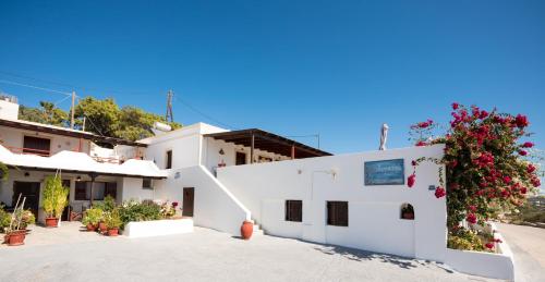 Christos rooms milos 5