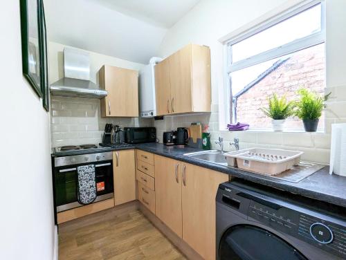 Guest Rooms In Anfiled Near Stadium, Free Parking in Everton