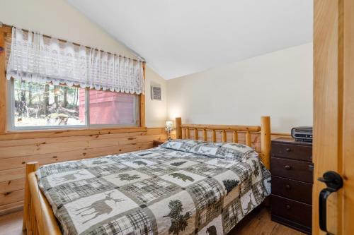 Hide-A-Way Waterfront Cottages - image 10