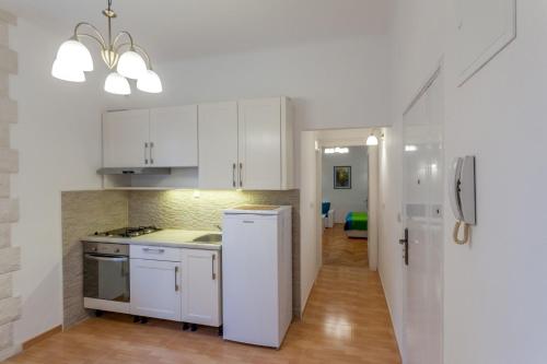 Chic Apartment in Center, Split (photo 6)