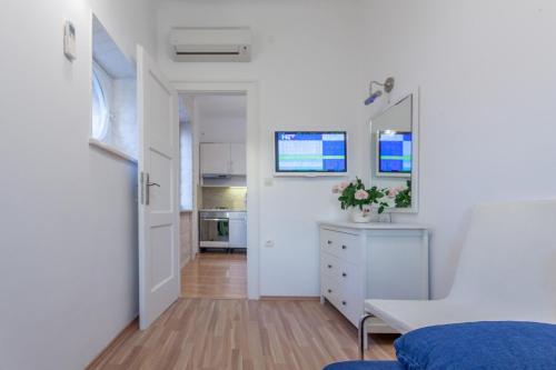 Chic Apartment in Center, Split (photo 10)