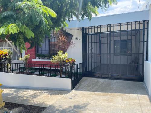 Exterior view, 3 Min from SJO airport Kaeli in San Luis