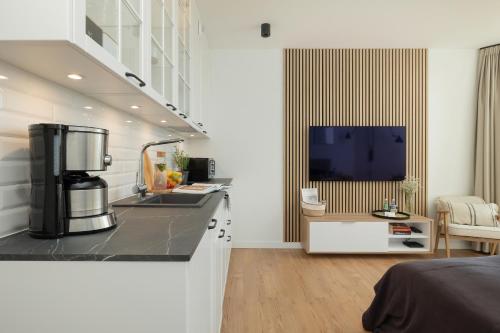 Pinea 718 SeaView