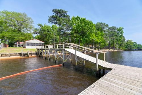 Riverfront Edenton Condo with Porch and Water Views!