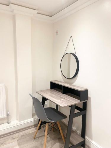 Stylish 3-Bedroom Flat in Prime Location, Londyn (zdjęcie 6)