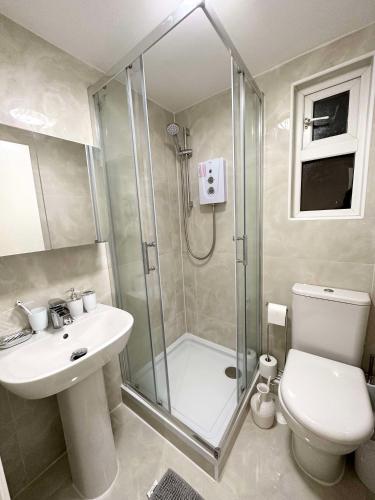 Stylish 3-Bedroom Flat in Prime Location, Londyn (zdjęcie 7)