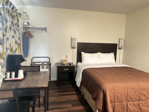 Standard Queen Room